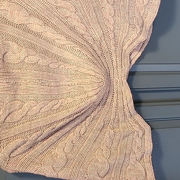 Like new turtle neck cape/poncho. Made in Italy - Picture 2 of 9